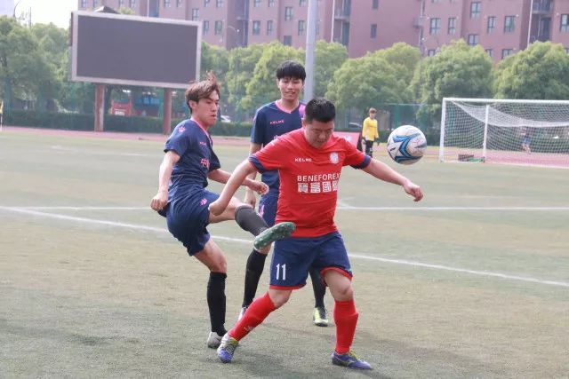 约基奇三双掘金轻取魔术 热火大胜送马刺3连败